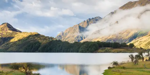 An image depicting the trail Lake Dispute to Moke Lake Track and its surrounding area.