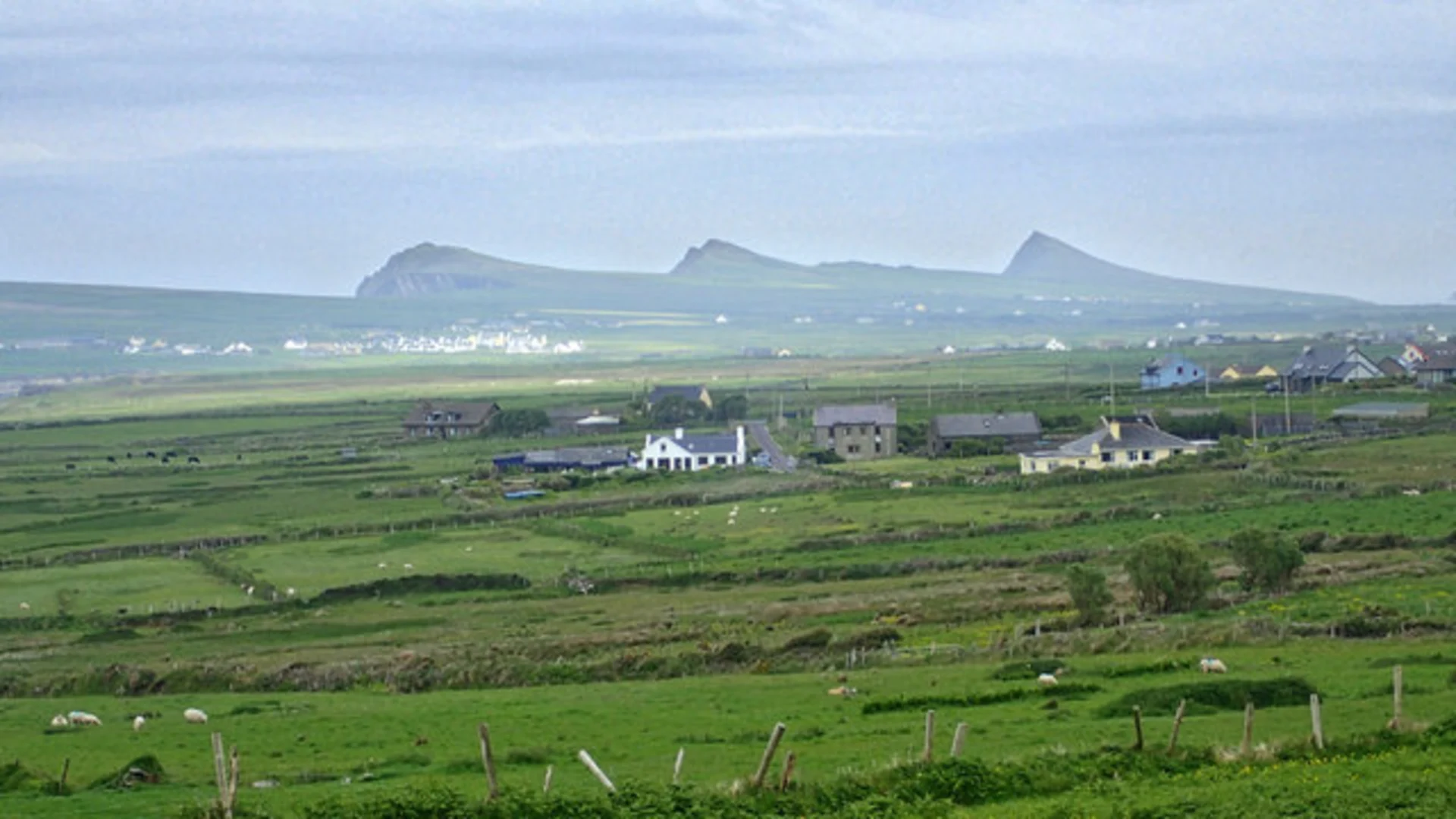 An image depicting the trail Clogher Red Walk and its surrounding area.