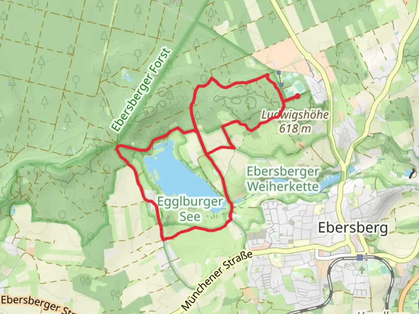 An image depicting the trail Egglburger See via Wanderweg Weiss Rot and Rotes Viereck and its surrounding area.
