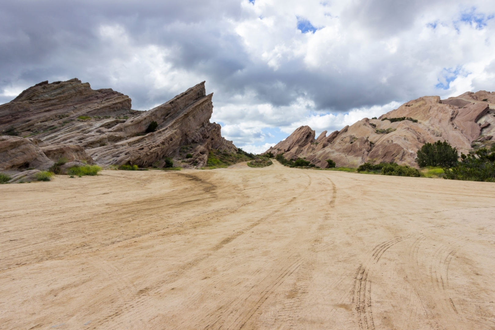 An image depicting the trail Indian Canyon to Vasquez via Pacific Crest Trail and its surrounding area.