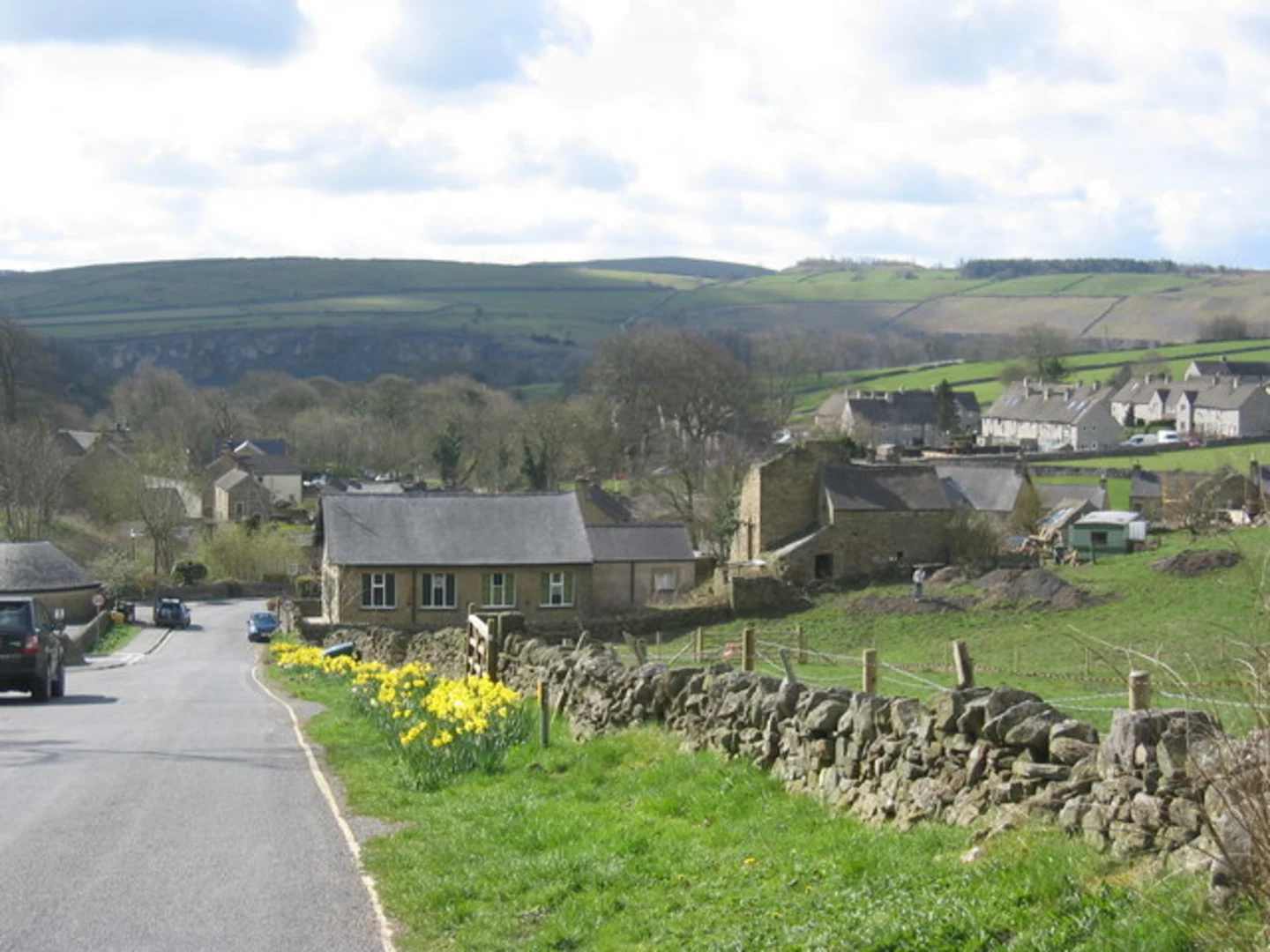 An image depicting the trail Riley Graves and Eyam Boundary Stone Loop from Hawkhill Road and its surrounding area.