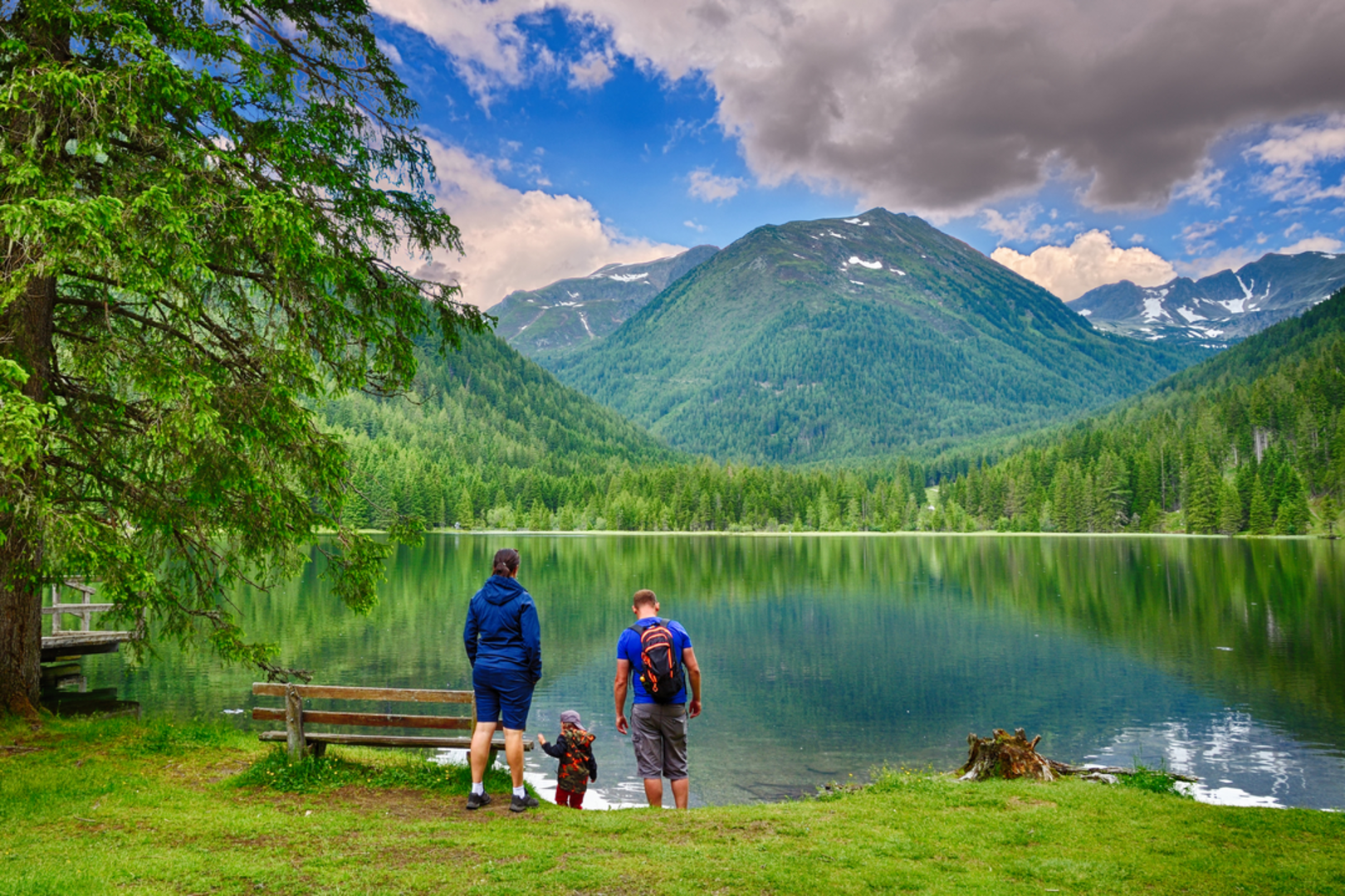An image depicting the trail Lake Etrachsee Trail and its surrounding area.