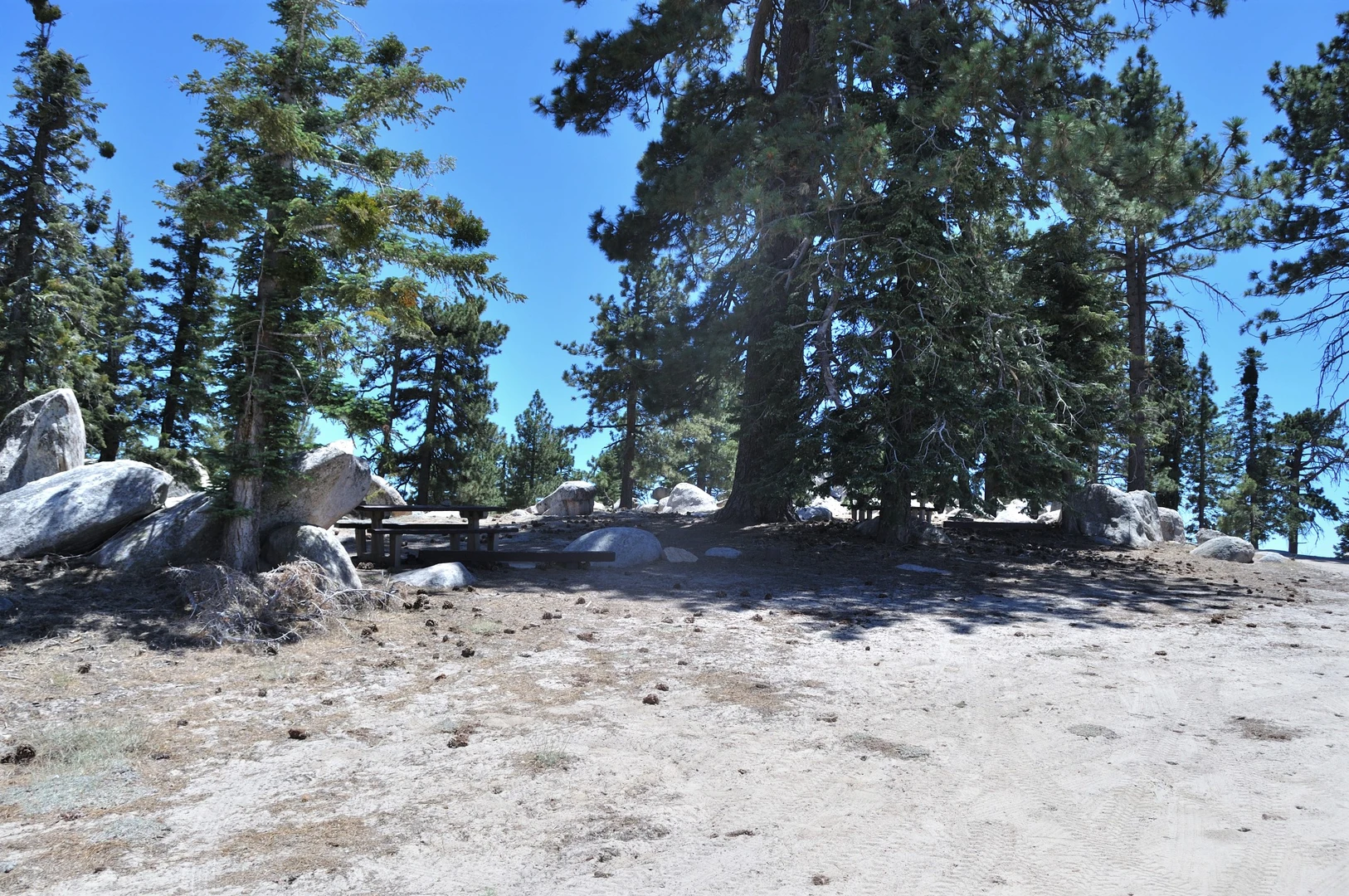 An image depicting the trail Pacifico Mountain from Three Points Trailhead and its surrounding area.