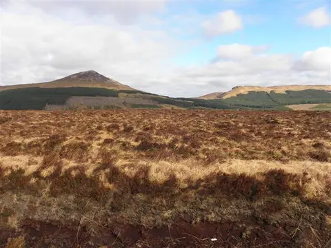 An image depicting the trail Dooish and Dooish South West Top Loop from Faugher and its surrounding area.