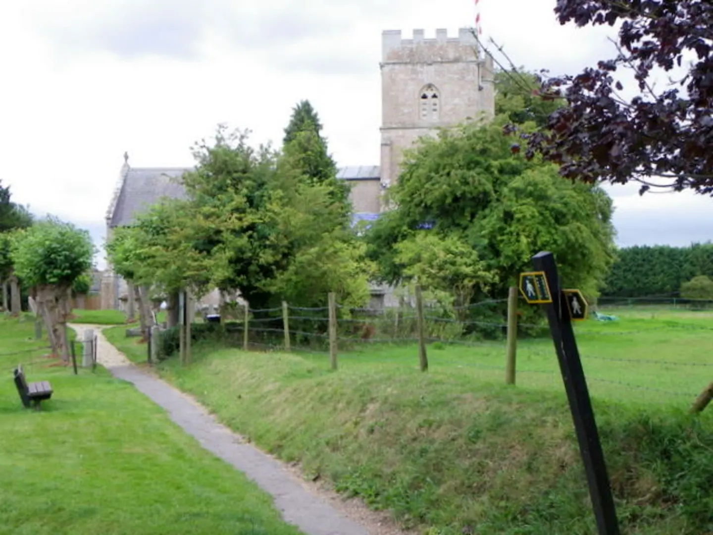 An image depicting the trail Ogbourne St Andrew to Ogbourne St George Loop and its surrounding area.