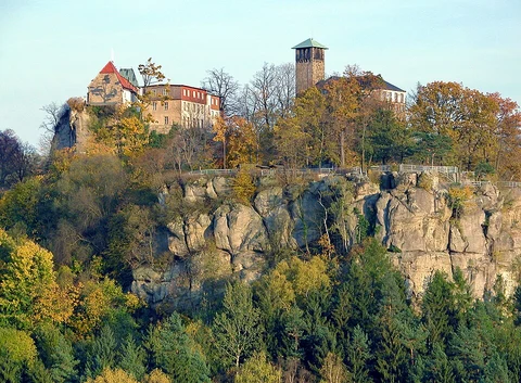 An image depicting the trail Polenz via Lehrpfad Hohnstein and Tk9 and its surrounding area.
