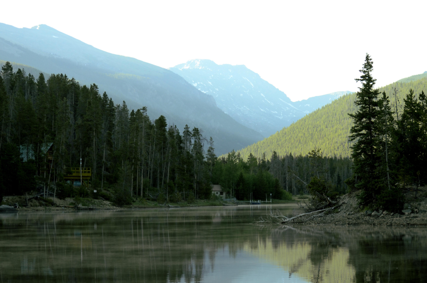 An image depicting the trail Watanga Lake via Roaring Fork Trail and its surrounding area.