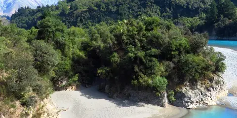 An image depicting the trail Rakaia Gorge Walkway and its surrounding area.