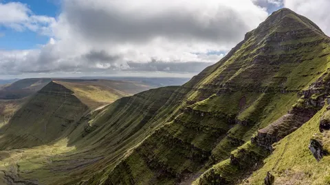 An image depicting the trail Beacons Way and its surrounding area.