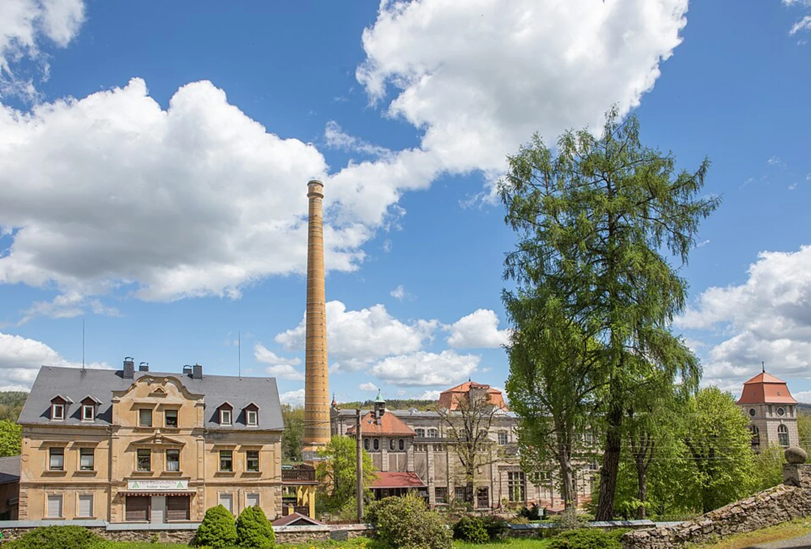 An image depicting the trail Harthefelsen and Bastei via Stilles Tal and its surrounding area.