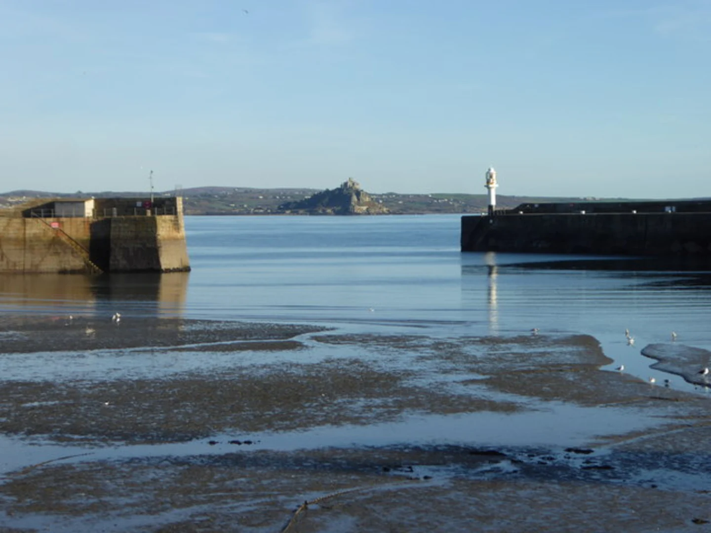 An image depicting the trail Penzance to Poldhu Cove Walk and its surrounding area.