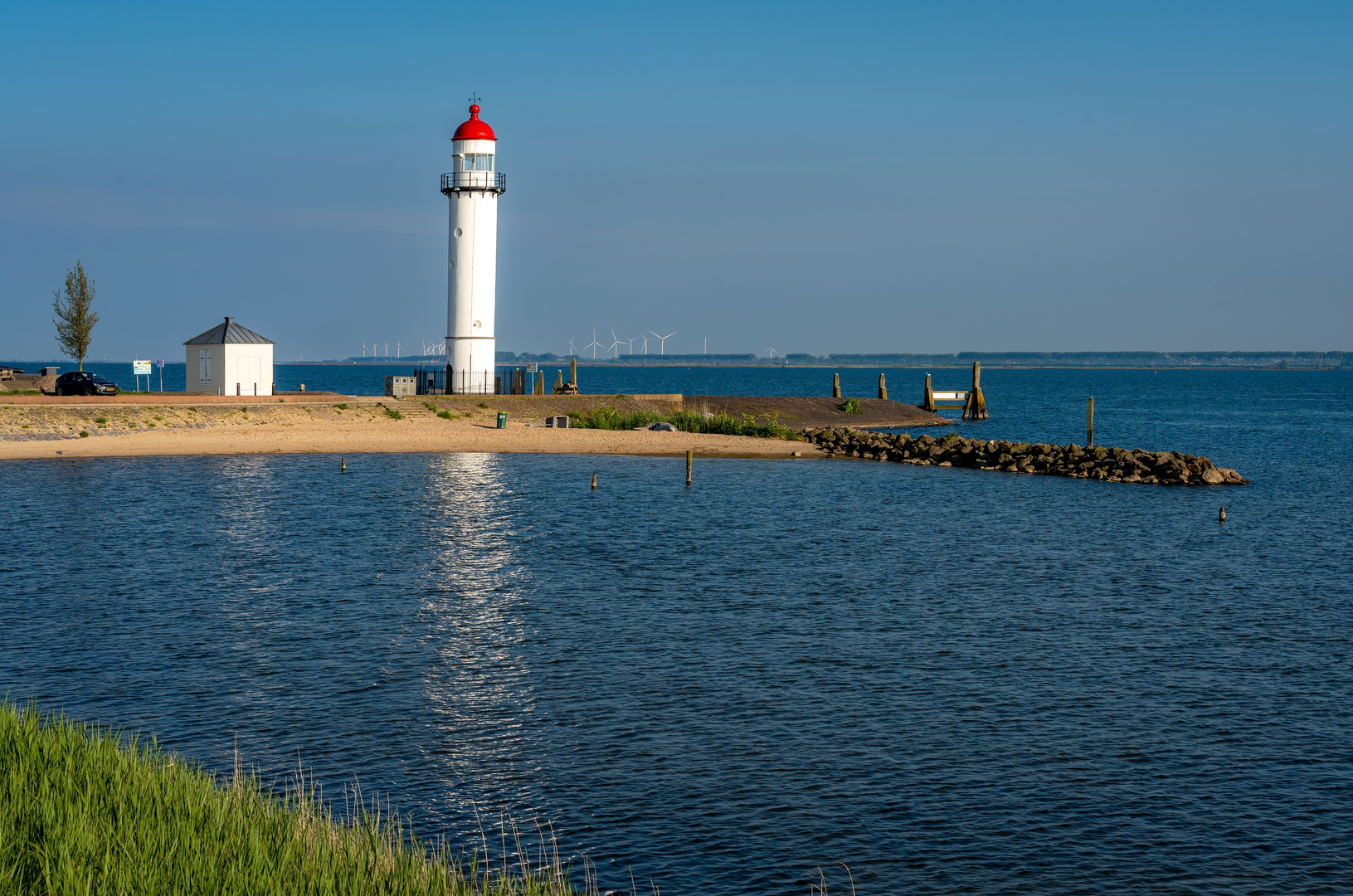An image depicting the trail Oostduinpark, Koningsbosch, Museum Beelden aan Zee and Lichttoren Noorderhoofd Loop and its surrounding area.