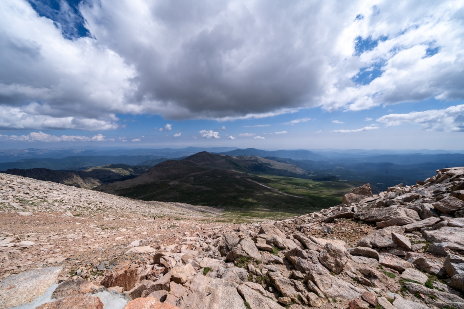 An image depicting the trail Mount Evans Ridge via Chicago Lakes Trail and its surrounding area.