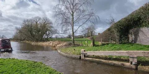 An image depicting the trail Crewe and Nantwich Circular Walk and its surrounding area.