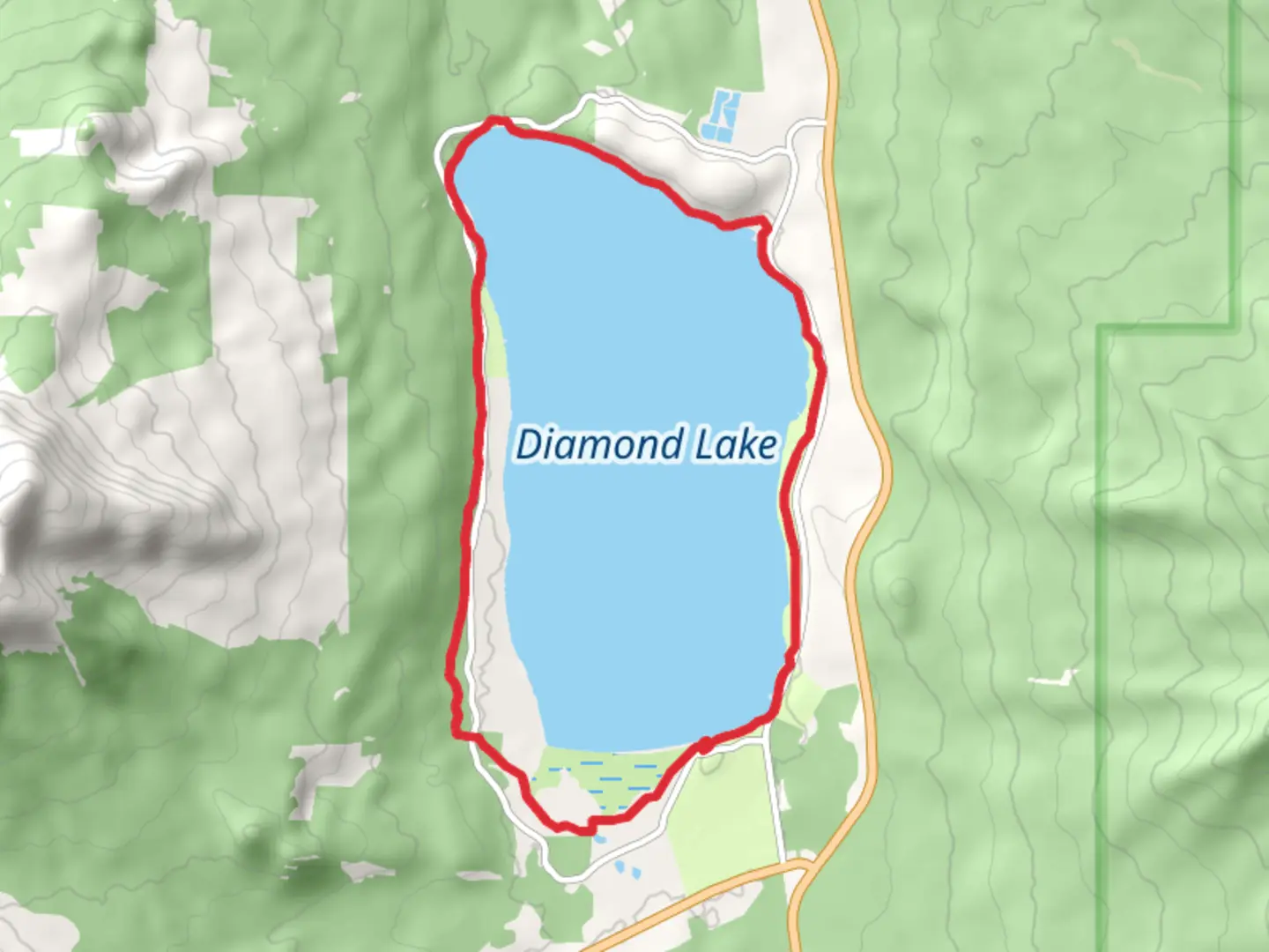 An image depicting the trail Diamond Lake Loop and its surrounding area.
