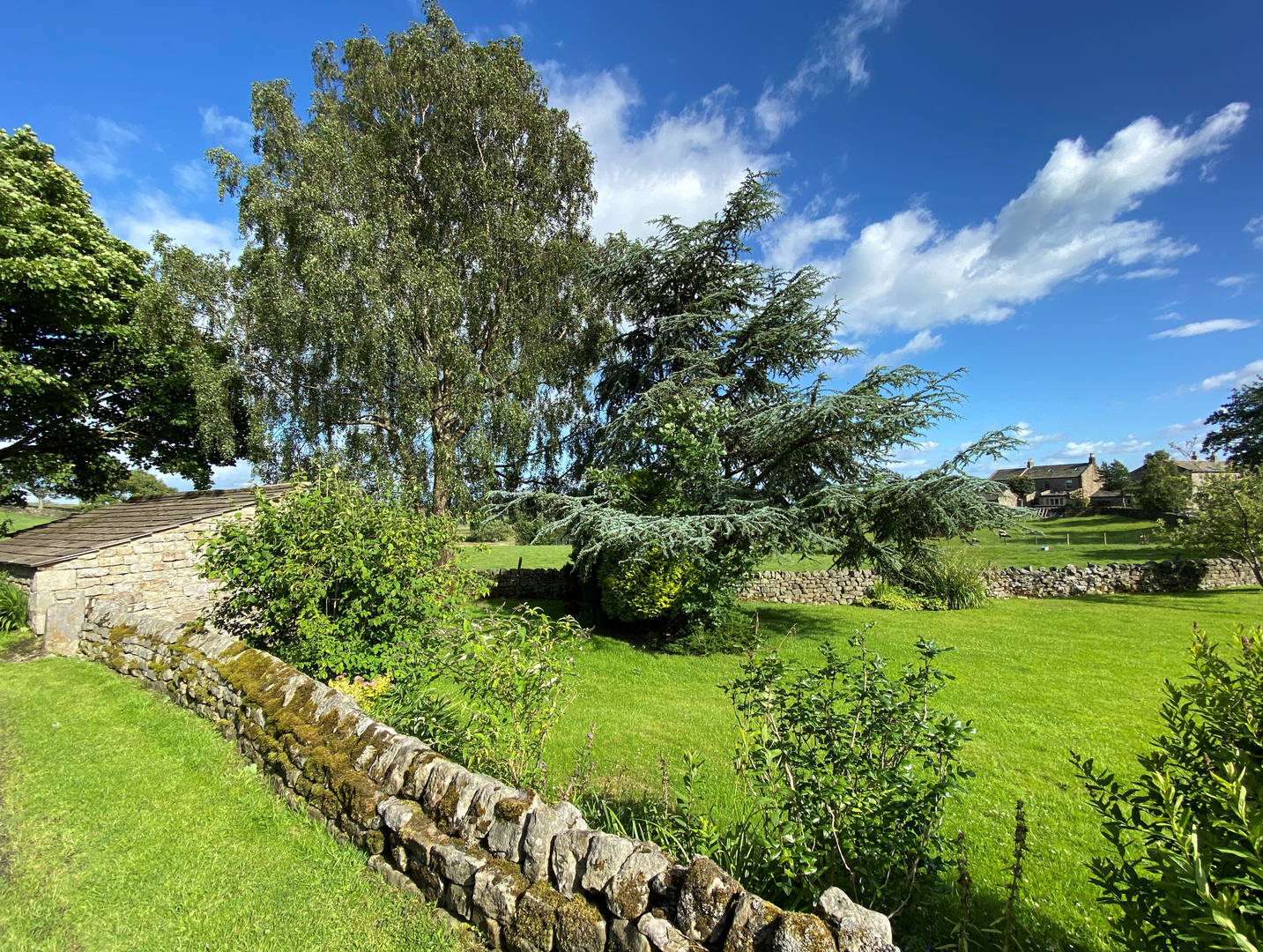 An image depicting the trail Beacons Way - Whalley to Otley and its surrounding area.