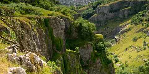An image depicting the trail Mendip Way and its surrounding area.