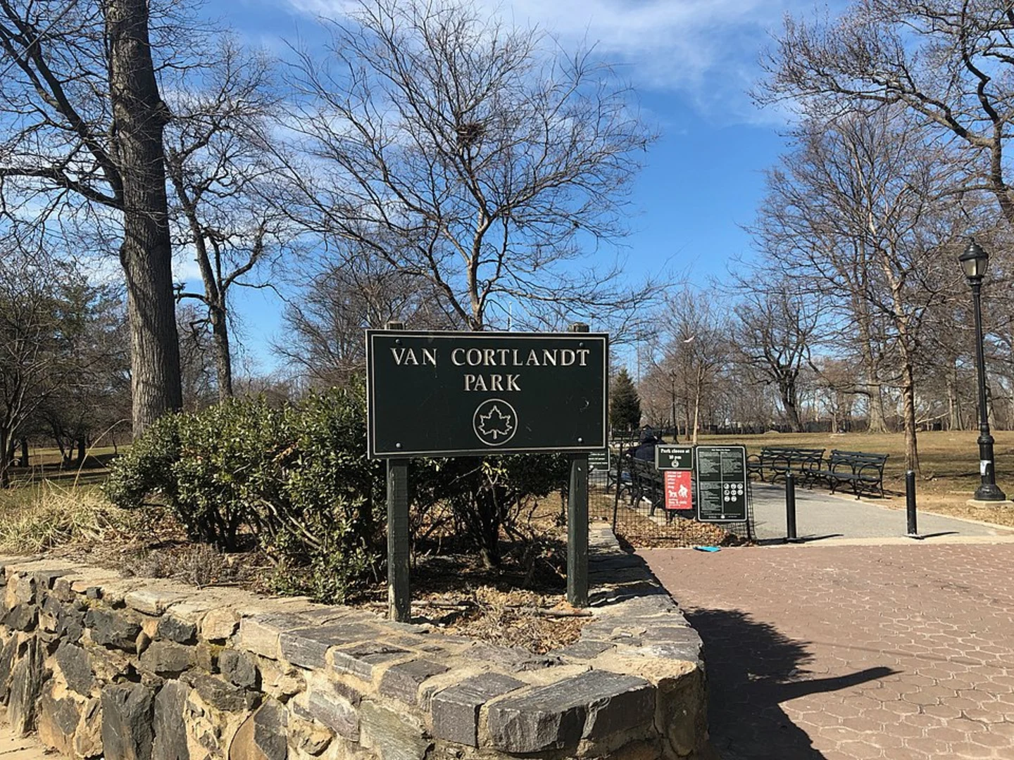 An image depicting the trail Van Cortlandt Lake via Van Cortlandt Park Greenway and its surrounding area.