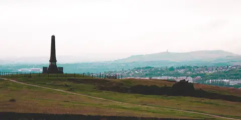 An image depicting the trail Cown Edge Way and its surrounding area.