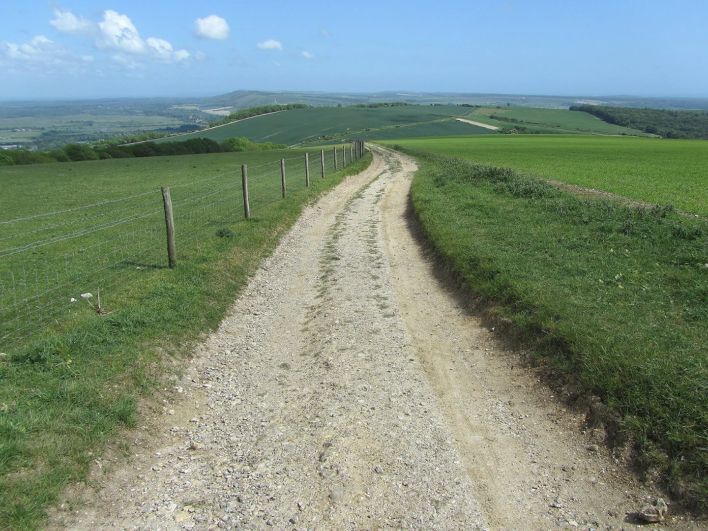 An image depicting the trail Cocking Village to Amberley Walk and its surrounding area.