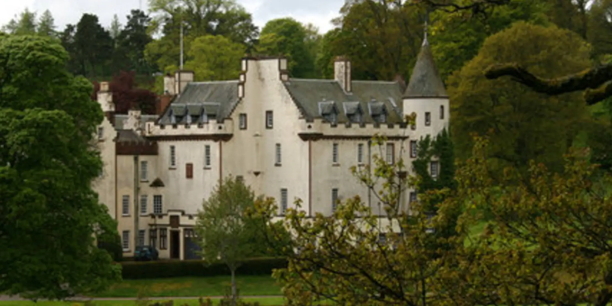 An image depicting the trail Glen Clova Path - River Esk and Sawmill Walk and its surrounding area.