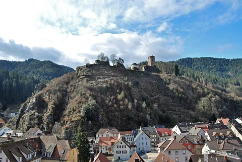 An image depicting the trail Altenahr, Rattenberg and Hornberg Loop via Altenahr Rundweg 4 and its surrounding area.
