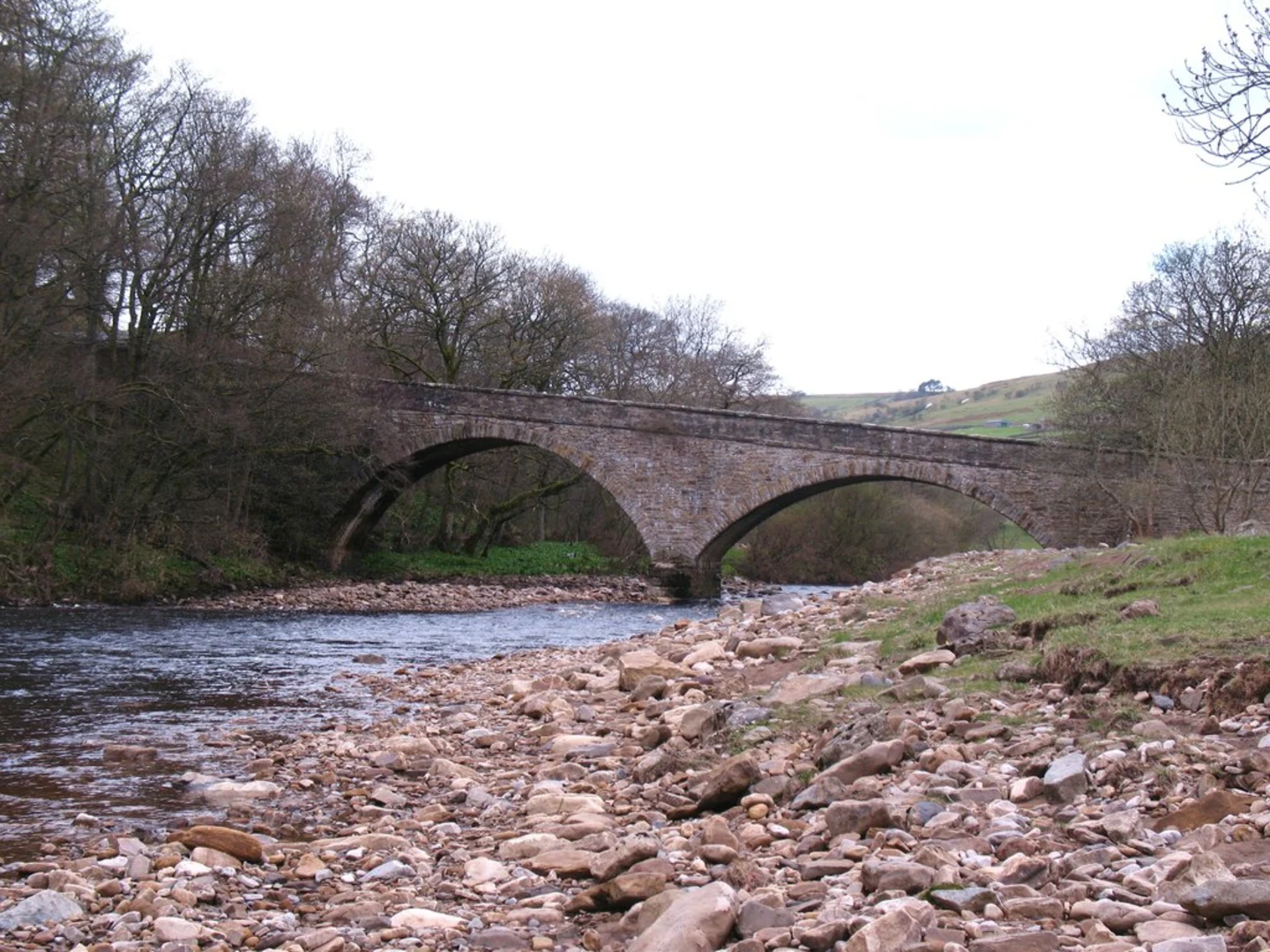 An image depicting the trail Newbiggin to Reeth Walk and its surrounding area.