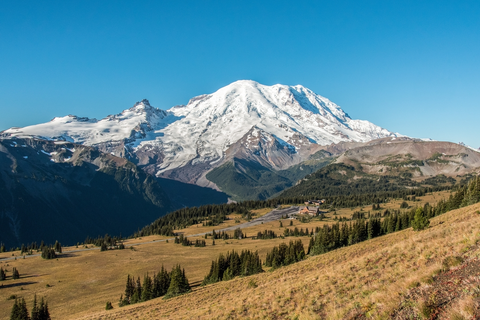 An image depicting the trail Shadow Lakes Trail and its surrounding area.