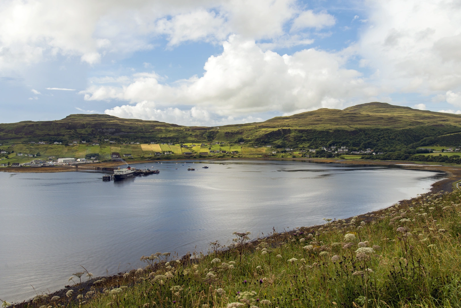 An image depicting the trail Scaladale to Seilibost in Isle of Harris and its surrounding area.