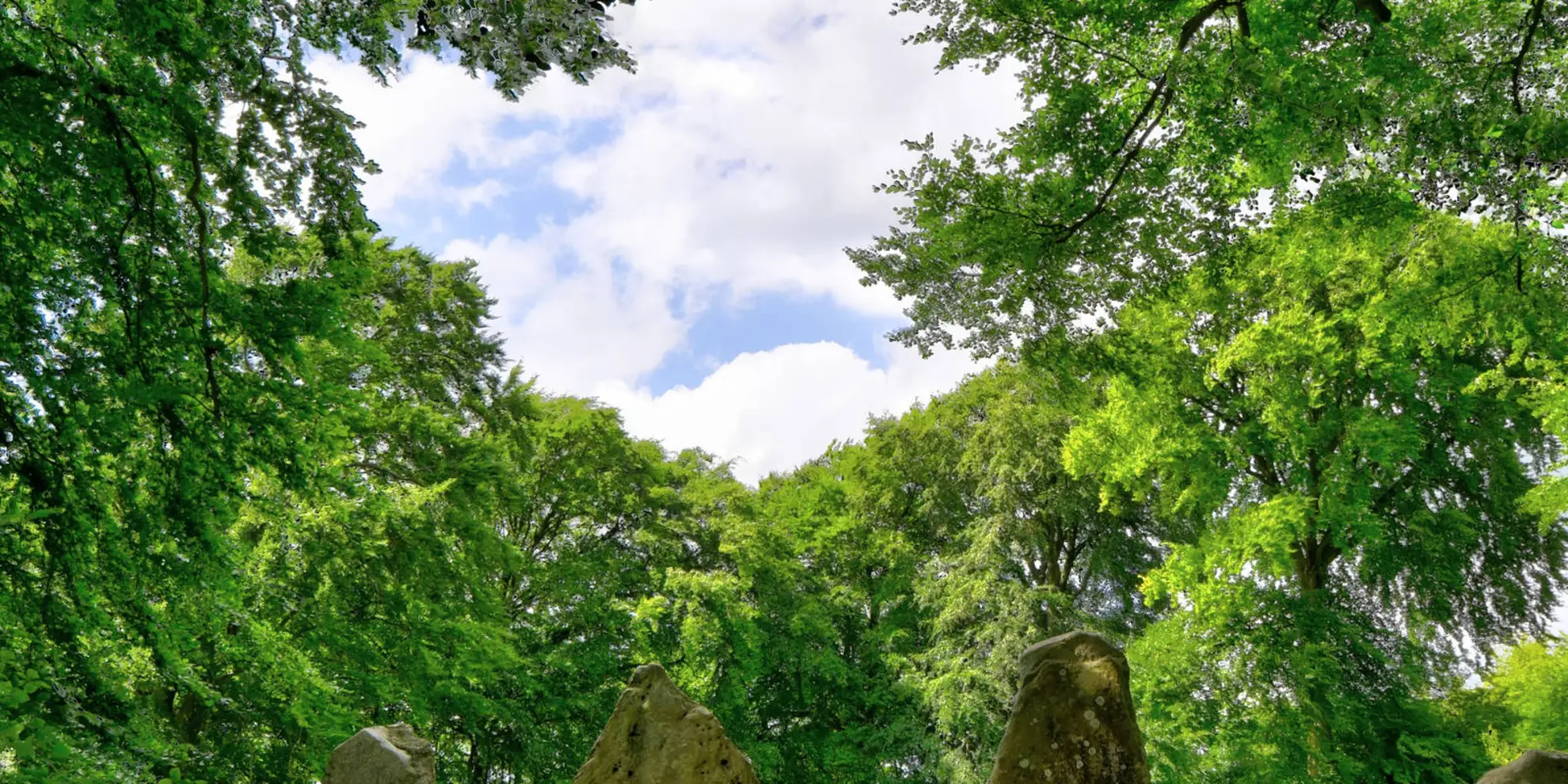 An image depicting the trail Wayland's Smithy and Uffington Castle from Woolstone and its surrounding area.