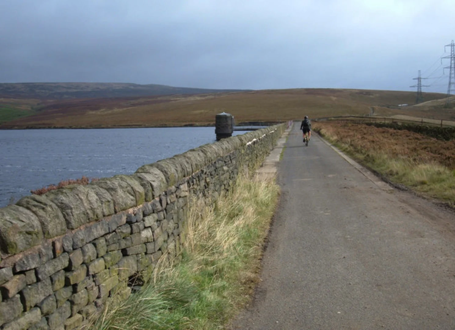 An image depicting the trail Brushes Reservoir and Higher Swineshaw Reservoir Loop and its surrounding area.