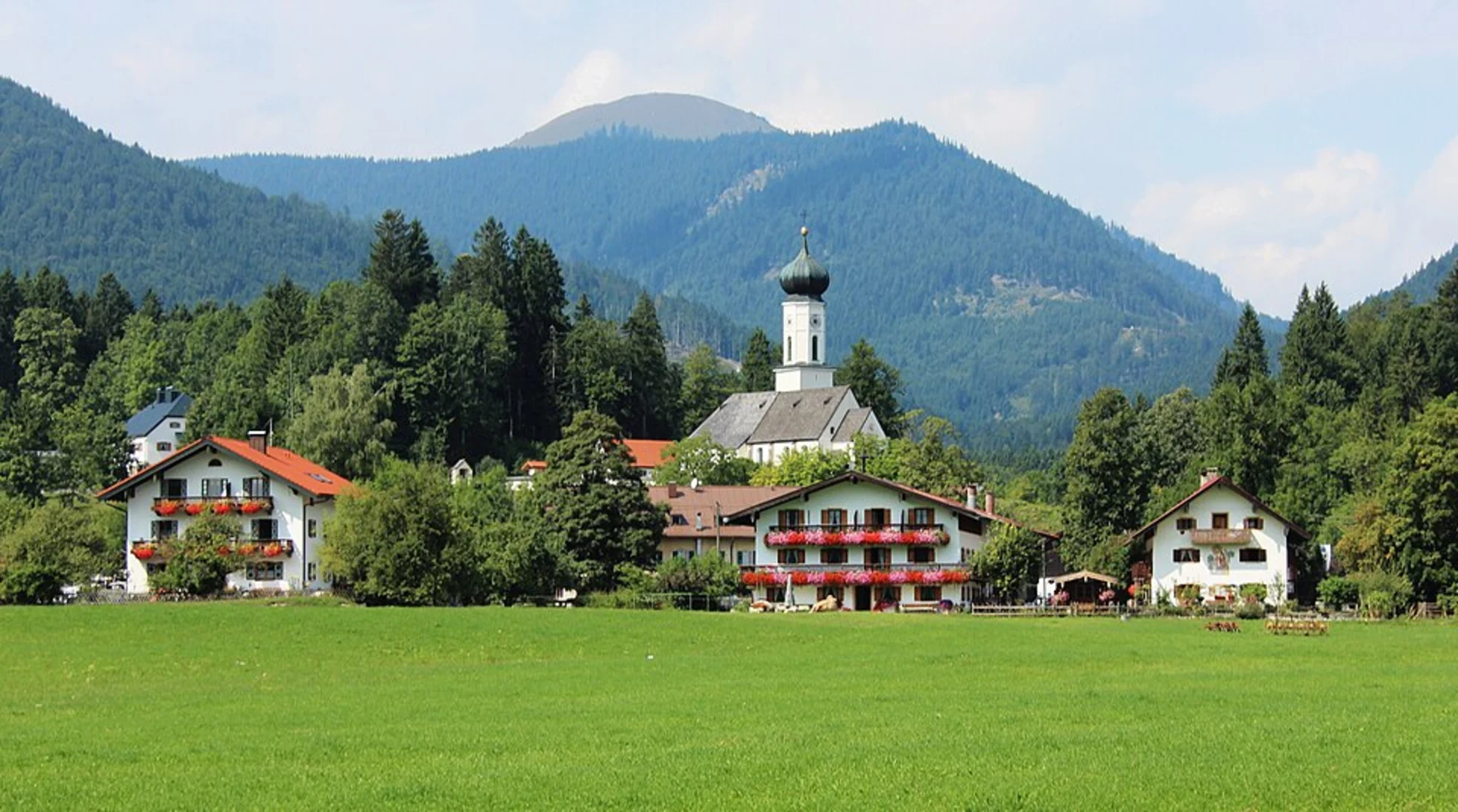 An image depicting the trail Hirschhörnlkopf Peak Loop from Jachenau and its surrounding area.