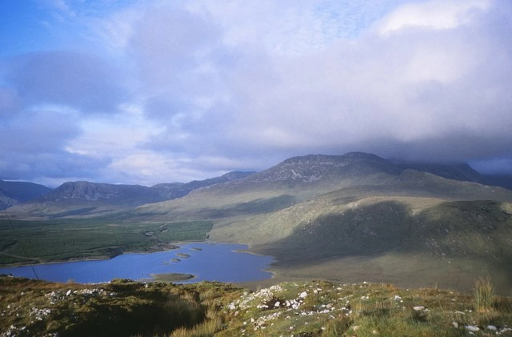 An image depicting the trail An Chailleach and An Bhinn Bhán Loop from Connemara and its surrounding area.