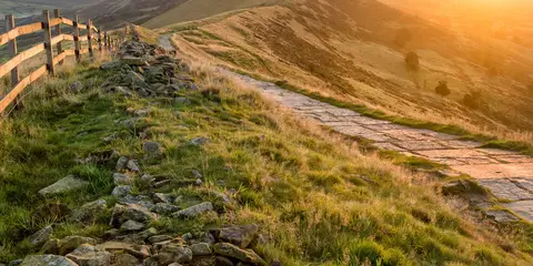 An image depicting the trail The Great Ridge from Edale and its surrounding area.