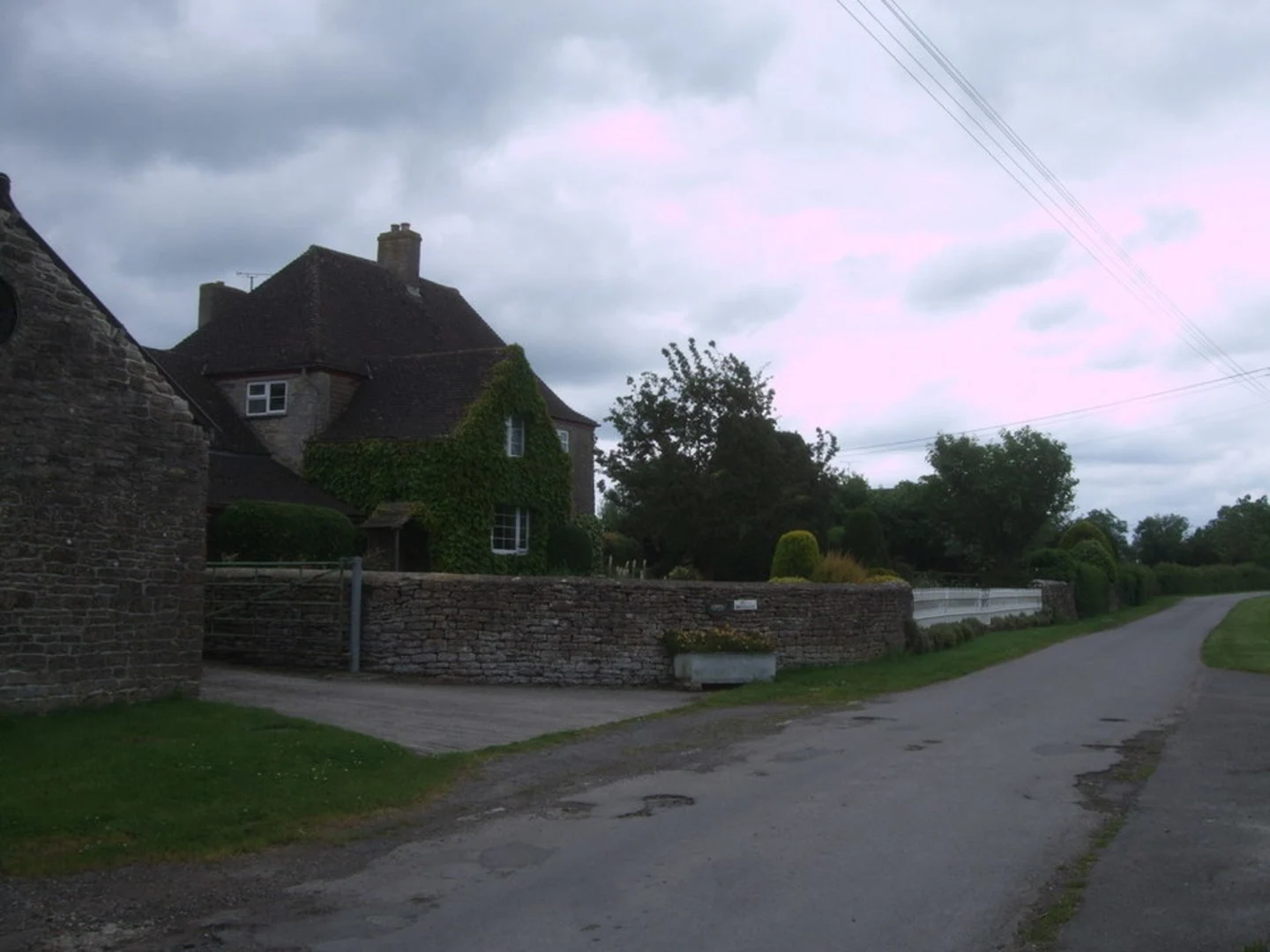 An image depicting the trail Cotswold Water Park Circular and its surrounding area.