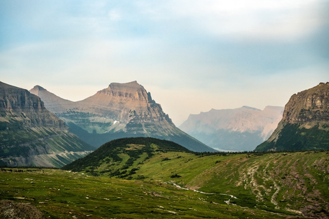An image depicting the trail Reynolds Mountain via Hidden Lake Trail and its surrounding area.