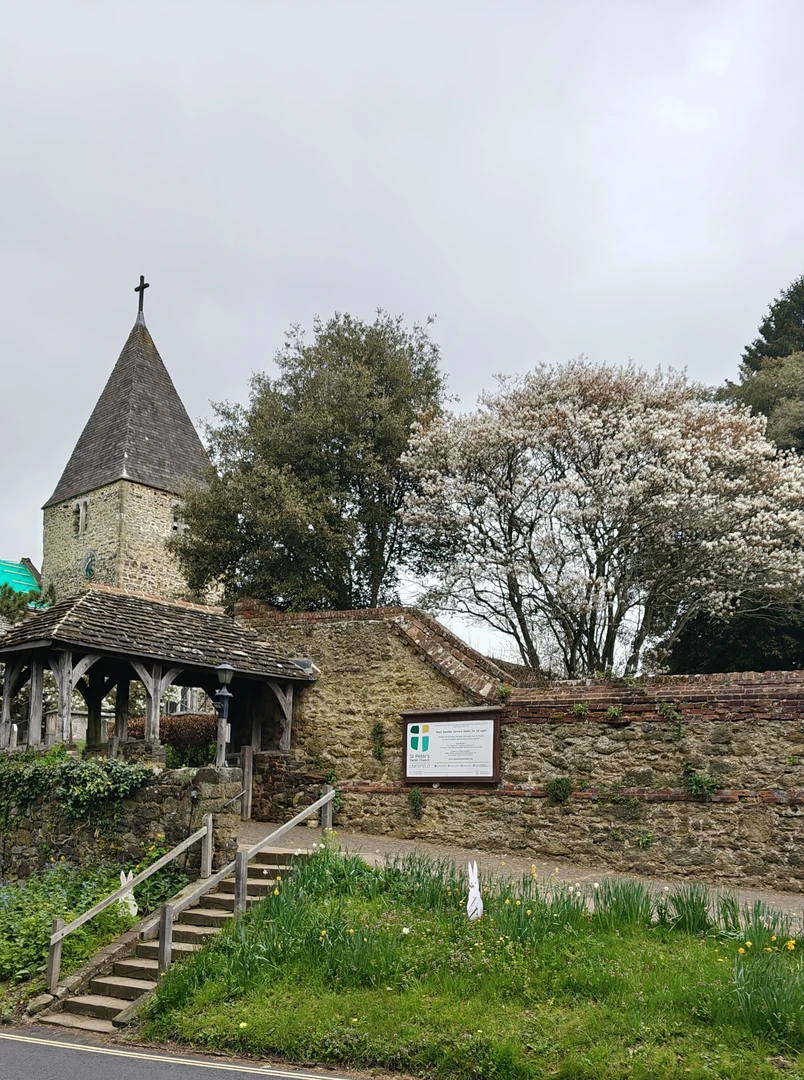An image depicting the trail Kent - Limpsfield Circular and its surrounding area.