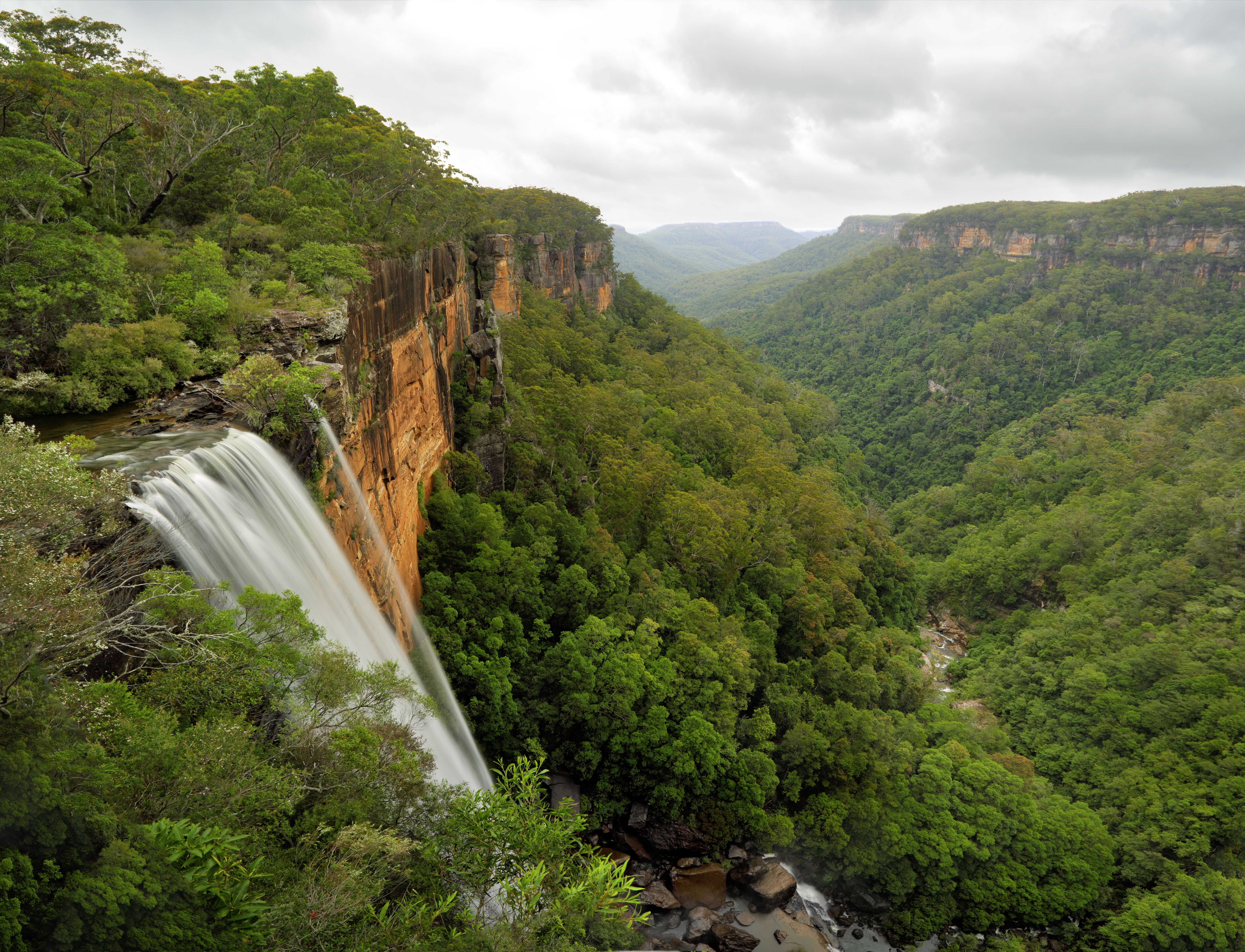 An image depicting the trail Morton National Park and its surrounding area.