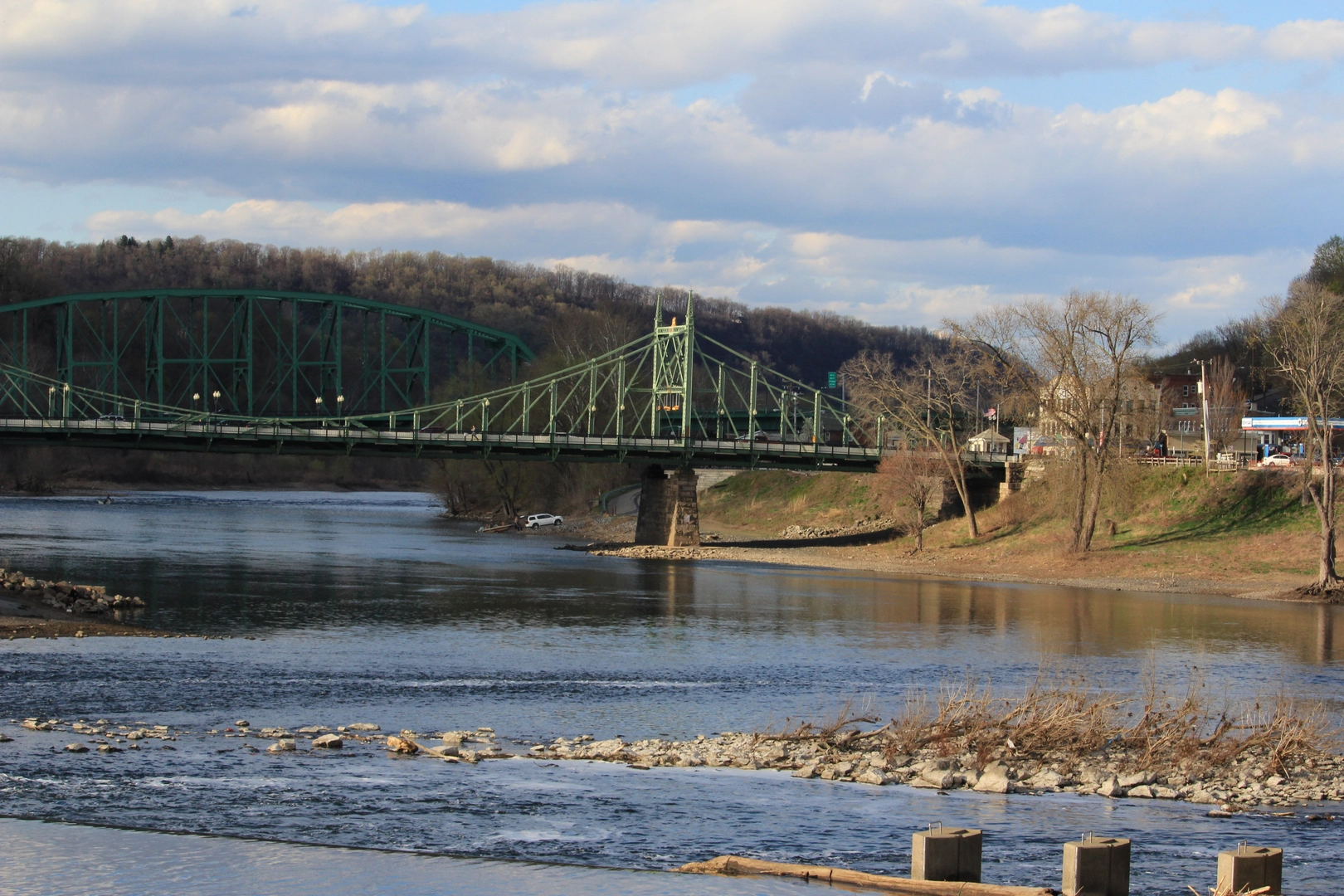 An image depicting the trail Delaware River via D and L Trail and its surrounding area.