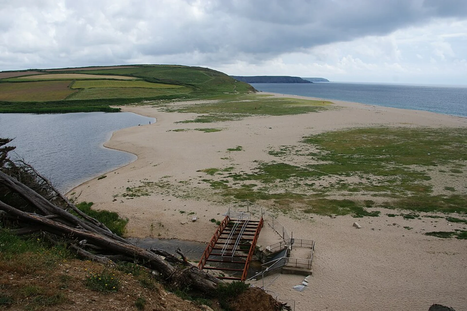 An image depicting the trail Loe Bar and Dollar Cove via SWCP and its surrounding area.