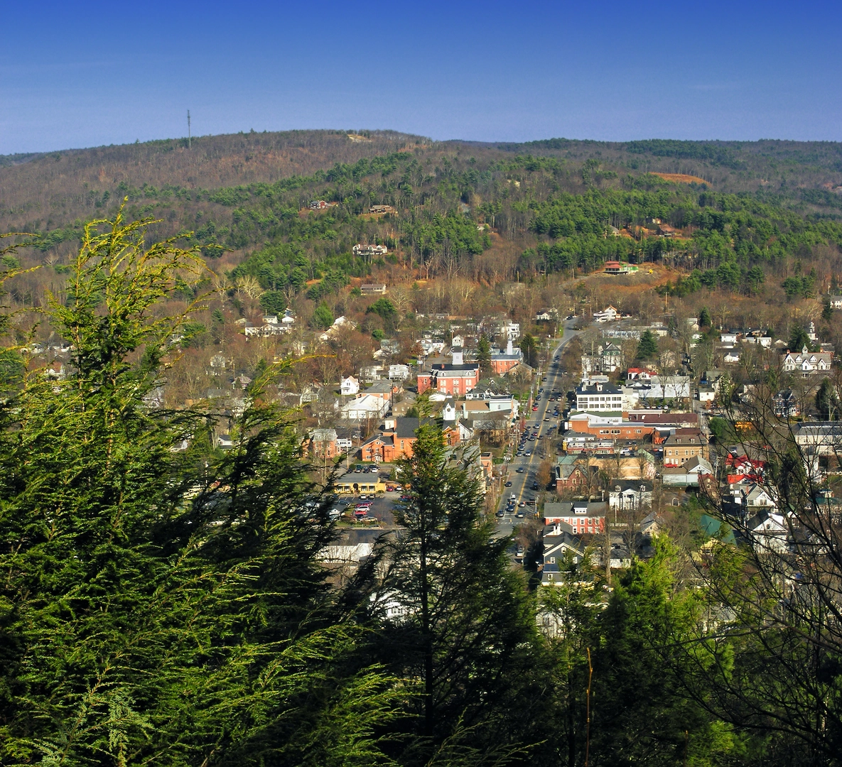 An image depicting the trail The Milford Knob via Cliff Trail and its surrounding area.