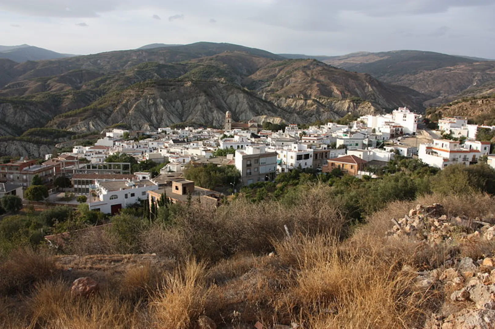 An image depicting the trail Of the Pradillos PR A 296 and its surrounding area.