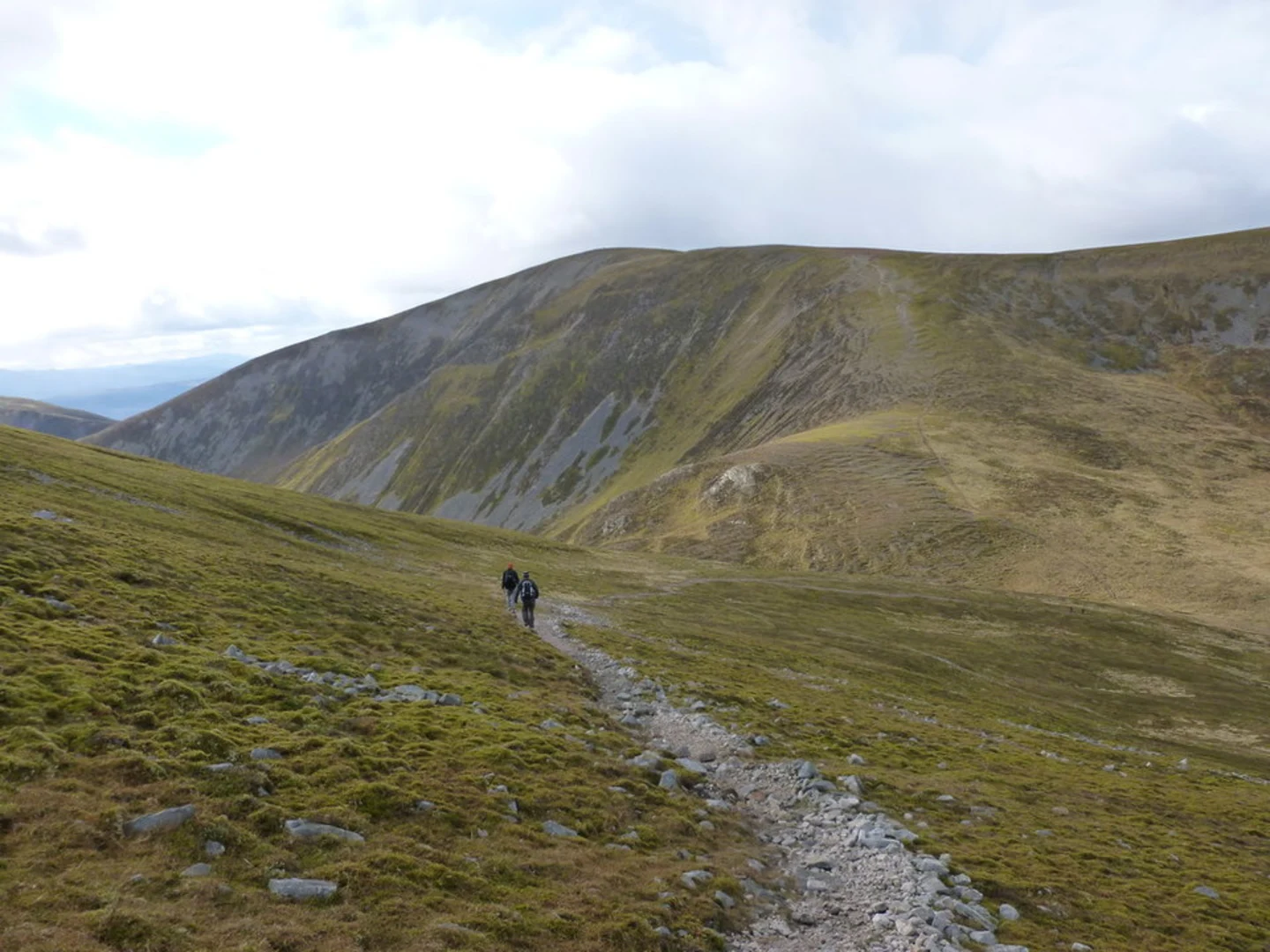 An image depicting the trail Càrn Liath - Beinn a' Ghlò and its surrounding area.