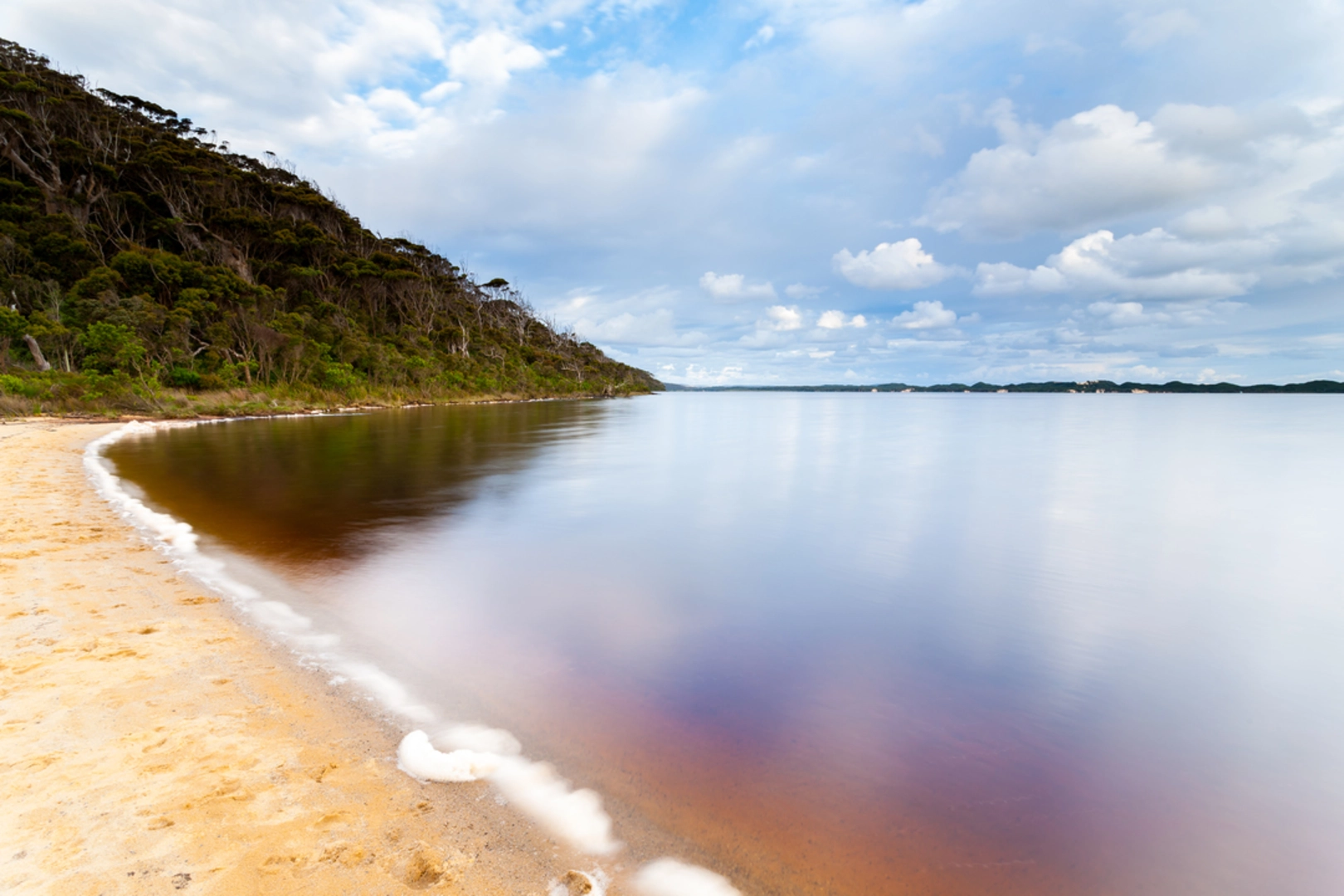 An image depicting the trail Isle Road to Deep River Walk and its surrounding area.