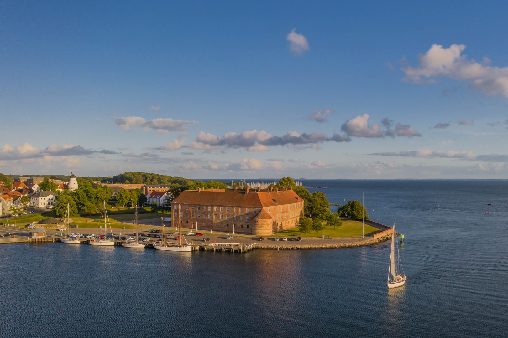 An image depicting the trail Gendarmstien and its surrounding area.