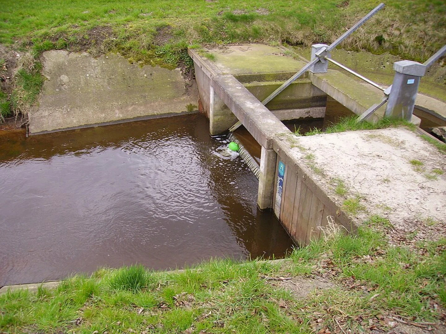 An image depicting the trail Rietmolen to Gelselaat via Veenhut Weg and Schipbeeek and its surrounding area.