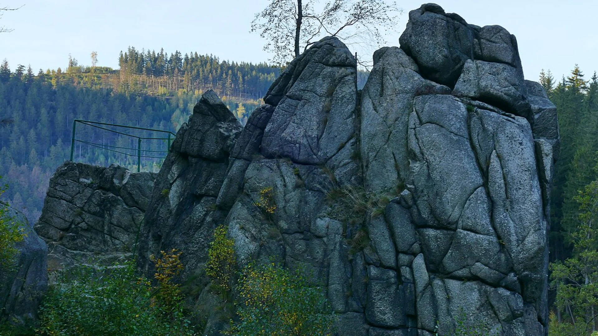 An image depicting the trail Romkerhaller Wasserfall Loop from Oker and its surrounding area.