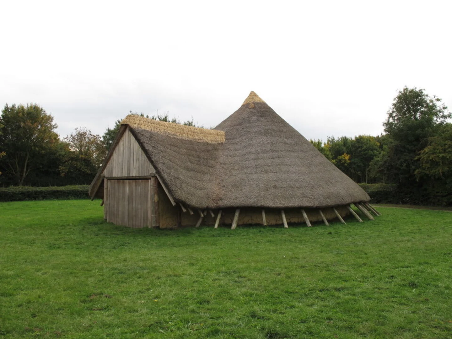 An image depicting the trail Hadleigh Country Park and its surrounding area.