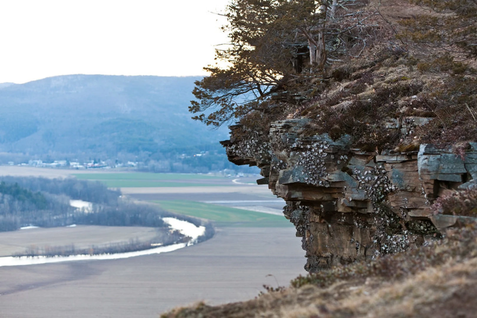 An image depicting the trail Vroman's Nose Loop via Entrance Trail and Long Path and its surrounding area.