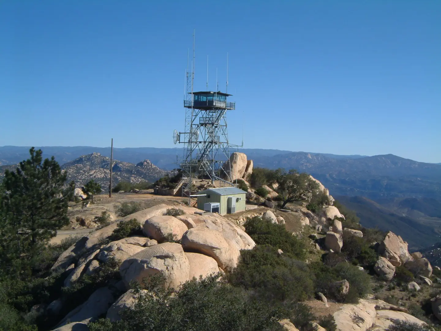 An image depicting the trail Lawson Peak and Gaskill Peak via Carveacre Road and its surrounding area.
